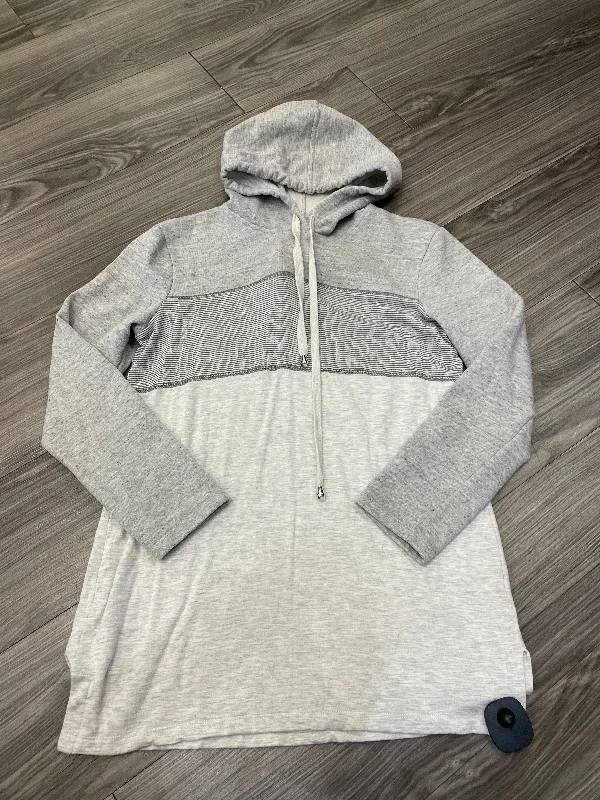 Outdoor Sweatshirt -Sweatshirt Hoodie By Maurices In Grey, Size: S