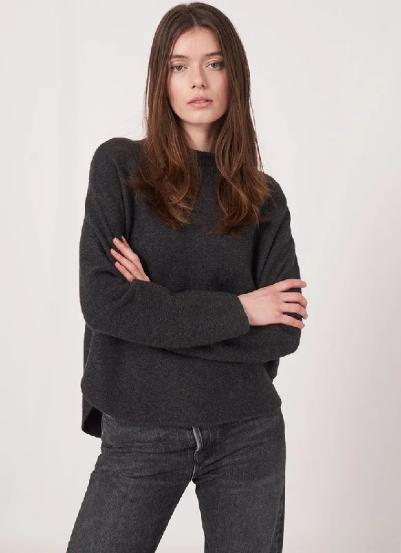 casual weekend merino pullover sweater -Long-Sleeve Shirttail Wool Cashmere Sweater